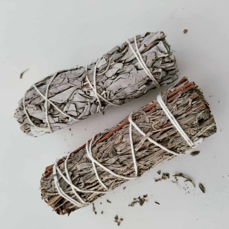 Beli žajbelj kadilo